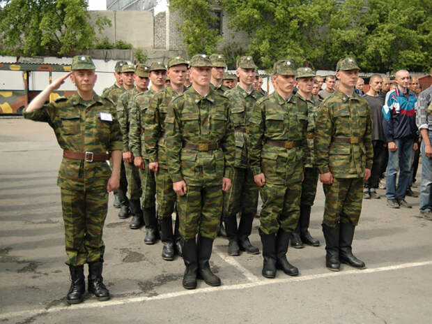 Депутат Картаполов назвал возмутившихся электронными повестками “пропиндосской шушерой”