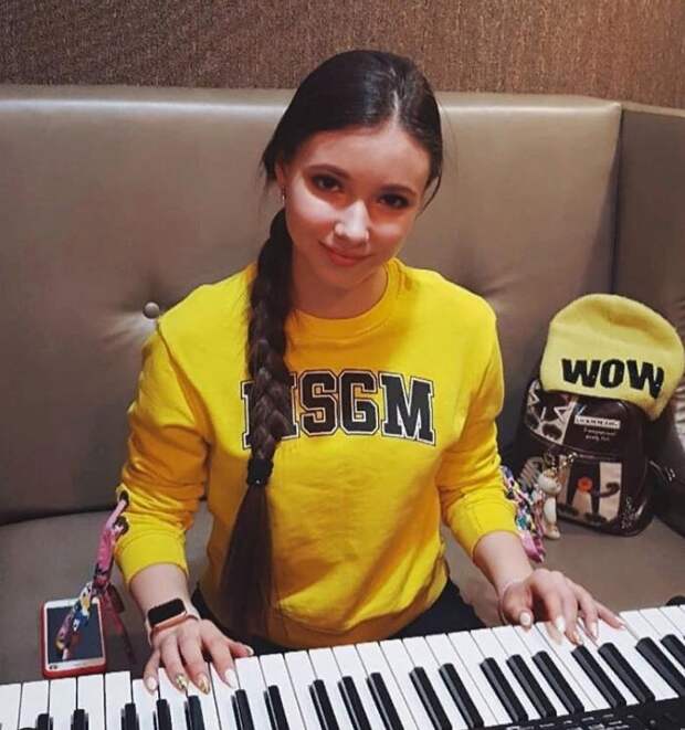 Девочка Маша из