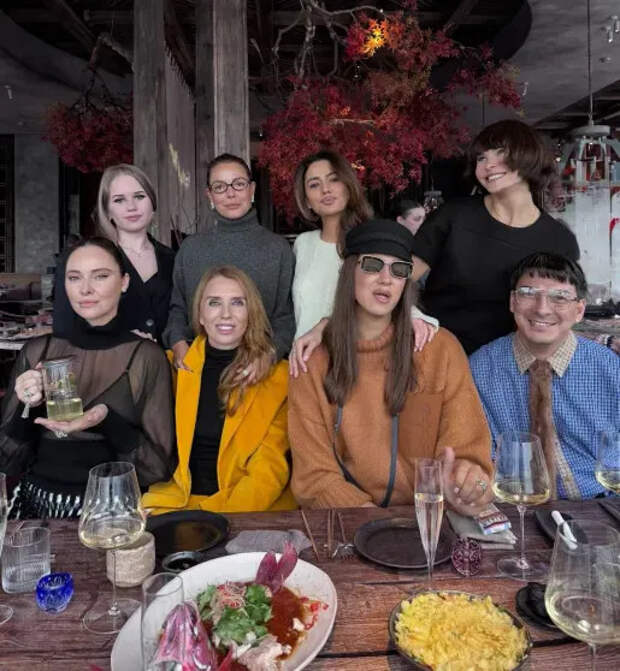 Ирина Зарькова, Светлана Бондарчук, Алексей Жидковский, Кристина Потупчик, Инга Берман и гости