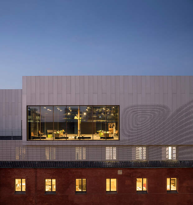 Научный центр с 10-тонной лестницей из меди в Копенгагене 