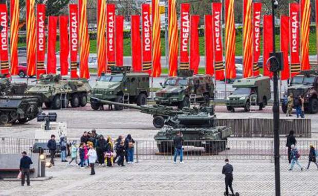 На фото: выставка трофейного вооружения и техники на Поклонной горе в Москве