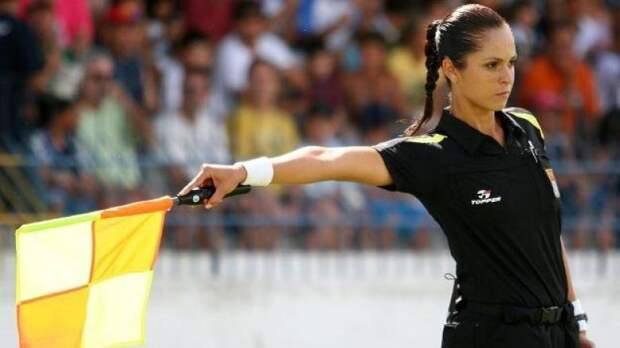 Ана Паула ди Оливейра Ана Паула ди Оливейра арбитр, арбитры, глаз не оторвать, спортивные судьи, судьи, судья, футбол