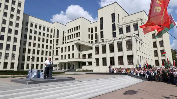 Лукашенко заявил, что Белоруссия может повторить судьбу Украины