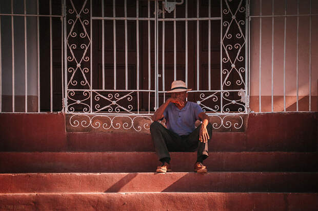 i-spent-20-days-in-cuba-documenting-the-life-of-local-people-14__880