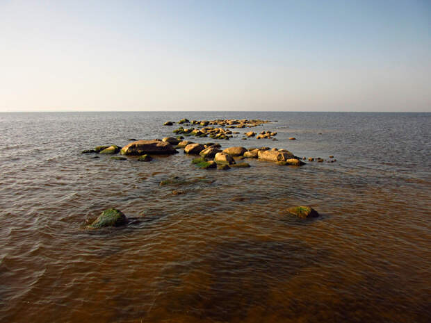 Уходящая в море коса. Остров Верхний.