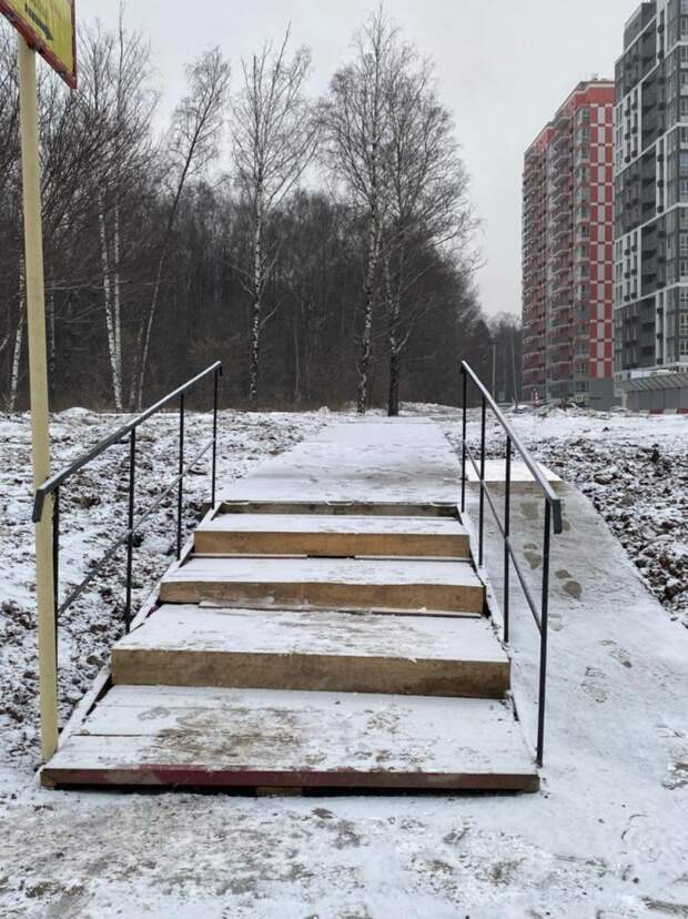 Проход от дома 124а на Дмитровке к остановке временно перекроют