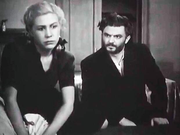 Инна Макарова и Сергей Бондарчук в фильме *Молодая гвардия*, 1948 | Фото: liveinternet.ru Инна Макарова и Сергей Бондарчук в фильме *Молодая гвардия*, 1948 | Фото: liveinternet.ru