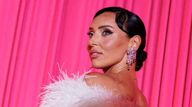 «Потрясающе красива»: Алсу впечатлила поклонников кадрами с любимой мамой