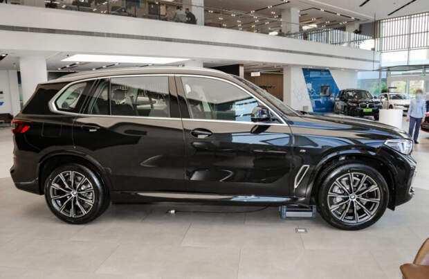 BMW X5 L-действительно длинный внедорожник в Китае за 95 000 долларов