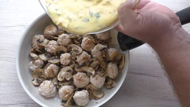 Запеканка с мясными шариками и грибами Еда, Запеканка, Вкусно, Рецепт, Другая кухня, Приготовление, Видео рецепт, Видео, Длиннопост