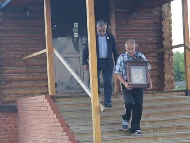 Советский биатлонист Александр Тихонов забрал икону, которую сам же подарил церкви (фото)