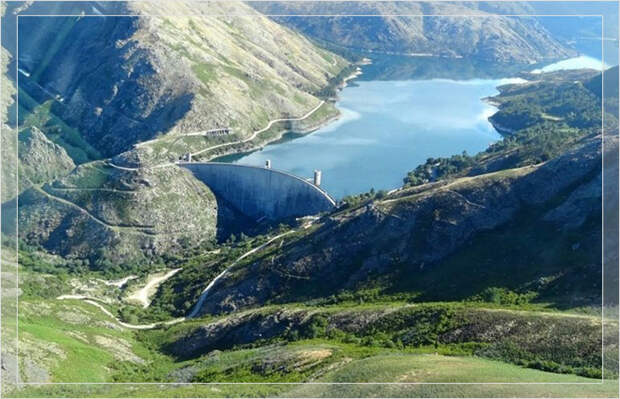 Воды скрыли под собой всё.