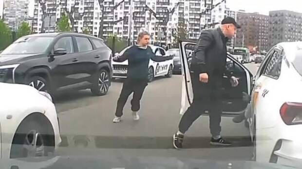 В Ленобласти водитель под наркотиками с гранатой в машине избил таксиста