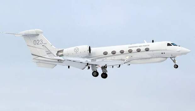Самолёт ВВС Швеции ведёт разведку в направлении Санкт-Петербурга