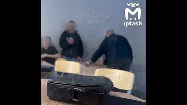 Розовым дилдо преподаватель из Казани отлупил студента.