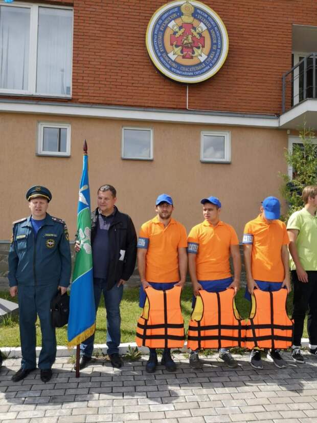 ЛУЧШИЙ ОБЩЕСТВЕННЫЙ СПАСАТЕЛЬНЫЙ ПОСТ г.Москвы - команда спасательного поста зоны отдыха «Северное Тушино». Фото: МЧС