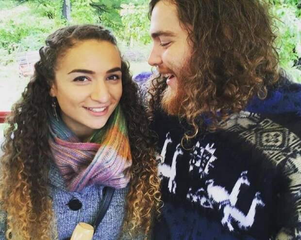 Расправьте кудри! Фото девушек, отказавшихся от выпрямления вьющихся волос