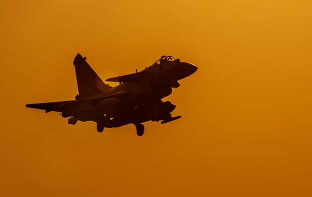 Китай закрыл на длительное время участки воздушного пространства большой площади