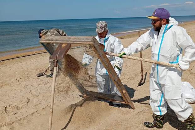 Выезды к пляжам в Анапе перекрывают: копают рвы и ставят бетонные блоки