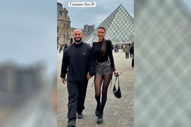 Бизнесвумен Оксана Самойлова в микрошортах вышла на прогулку с мужем в Париже