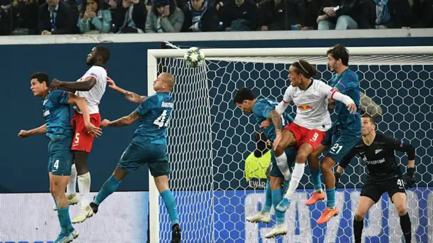 Экс-защитник «Зенита» прокомментировал поражение команды в матче с «Лейпцигом»