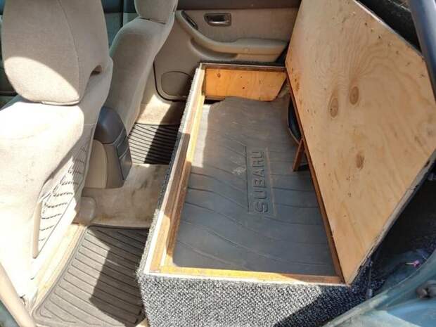 Универсал Subaru Outback переделали в очень странный пикап
