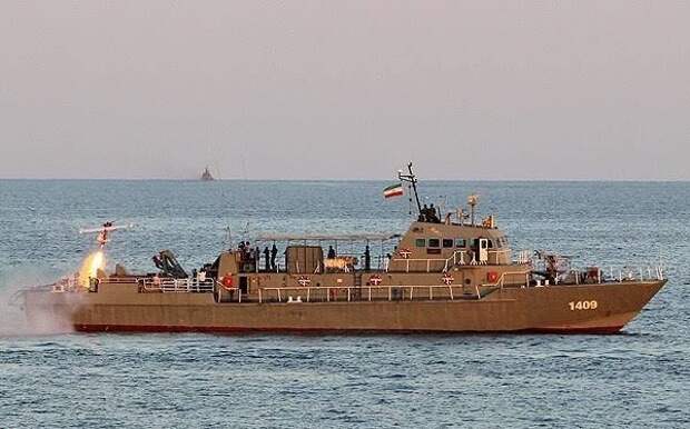 Иранский фрегат Jamaran во время учебных стрельб противокорабельной ракетой C-802 случайно поразил вспомогательное судно Konarak. Есть погибшие и раненые