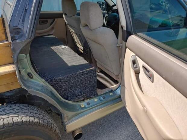 Универсал Subaru Outback переделали в очень странный пикап