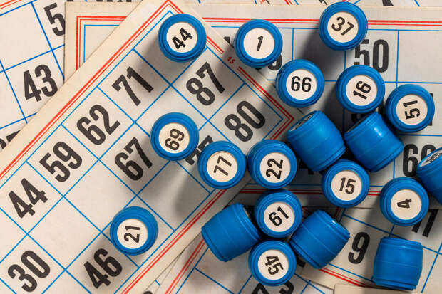 Впервые 3 россиян выиграли 1 млрд рублей в новогоднем розыгрыше "Русского лото"