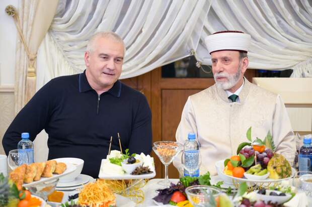 Сергей Аксёнов с хаджи Эмирали-эфенди провели ифтар