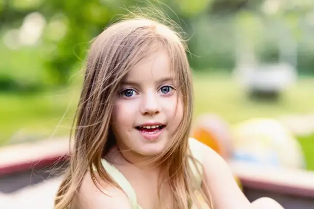 Брат привёз из Германии двух дочек, которые до этого никогда не были в России…