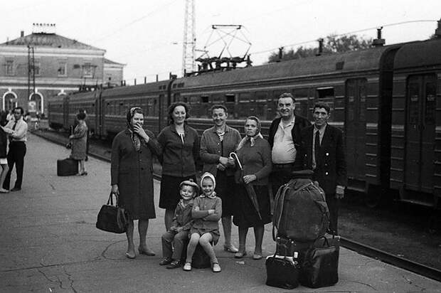 Советский человек соблюдал традицию, только не знал зачем. / Фото: gettyimages.com 