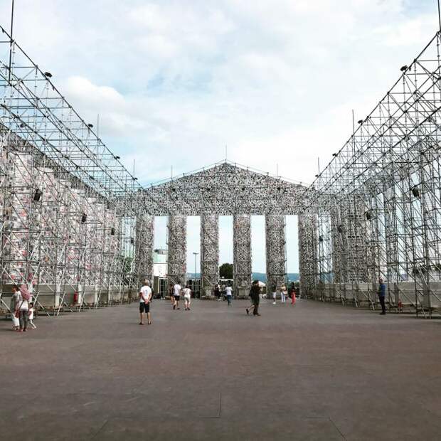 В Германии построили храм из запрещенных книг (6 фото)