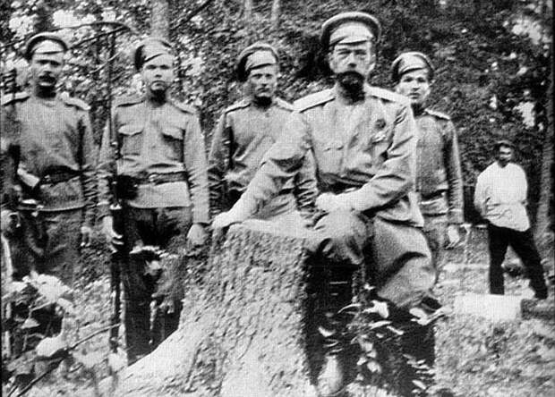 Николай II после отречения от престола. 1917 год / Фото: smithsonianmag.com Николай II после отречения от престола. 1917 год / Фото: smithsonianmag.com