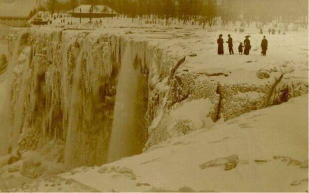 33. Замерзший Ниагарский водопад, 1911 год 33. Замерзший Ниагарский водопад, 1911 год
