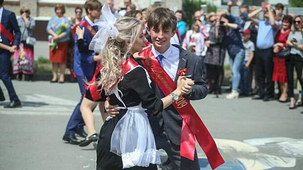 В России назвали дату, когда в 2026 году в школах зазвенит последний звонок