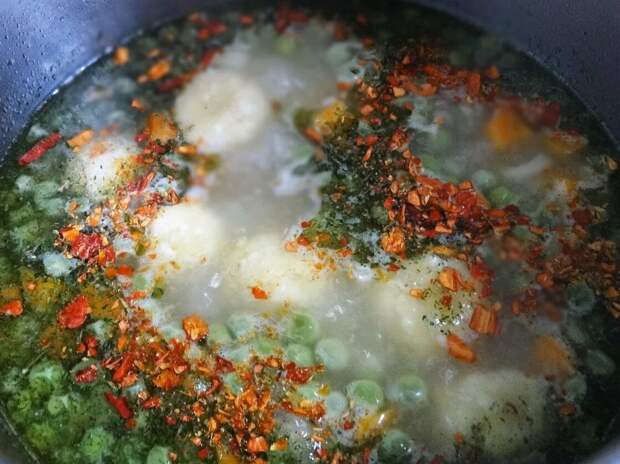Лёгкий овощной суп с сырными клёцками, сытный вкусный обед за 40 минут