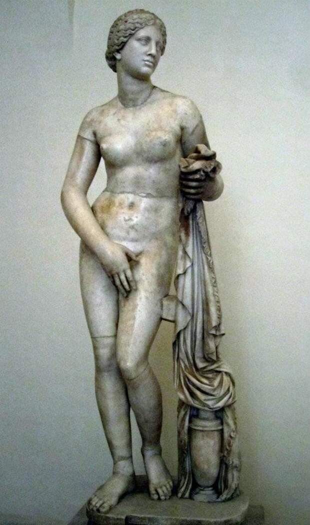 Скульптура Афродиты, моделью для которой послужила гетера Фрина.