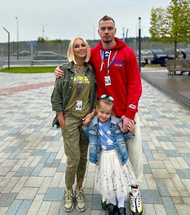 Близкая подруга заговорила о разводе Леры Кудрявцевой с мужем-хоккеистом