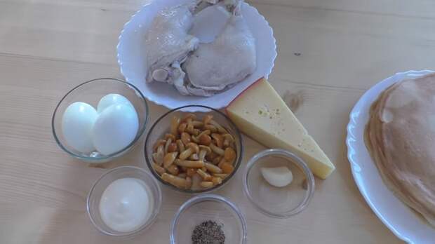 Рецепт куриного, блинного торта с грибами Кулинария, Рецепт, Закуска, Другая кухня, Блинный торт, Вкусно, Праздничный стол, Видео, Длиннопост, Видео рецепт