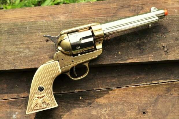 Миротворец - самый популярный револьвер Кольта. |Фото: e-pard.com.