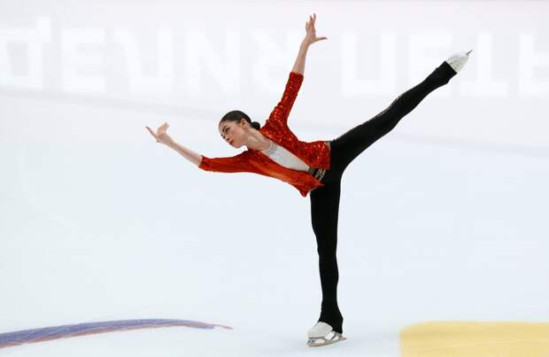 Фигуристка Аделия Петросян осталась без украшений Dior из-за российского паспорта