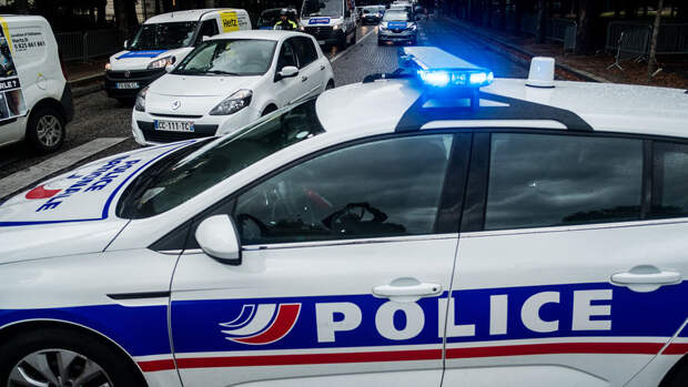 BFMTV: в Париже неизвестный ранил двух человек на праздновании Курбан-Байрама