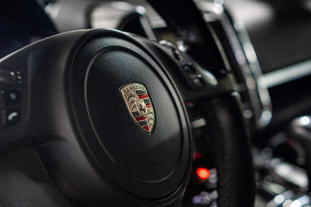 Дилер объяснил причину блокировок Porsche в России