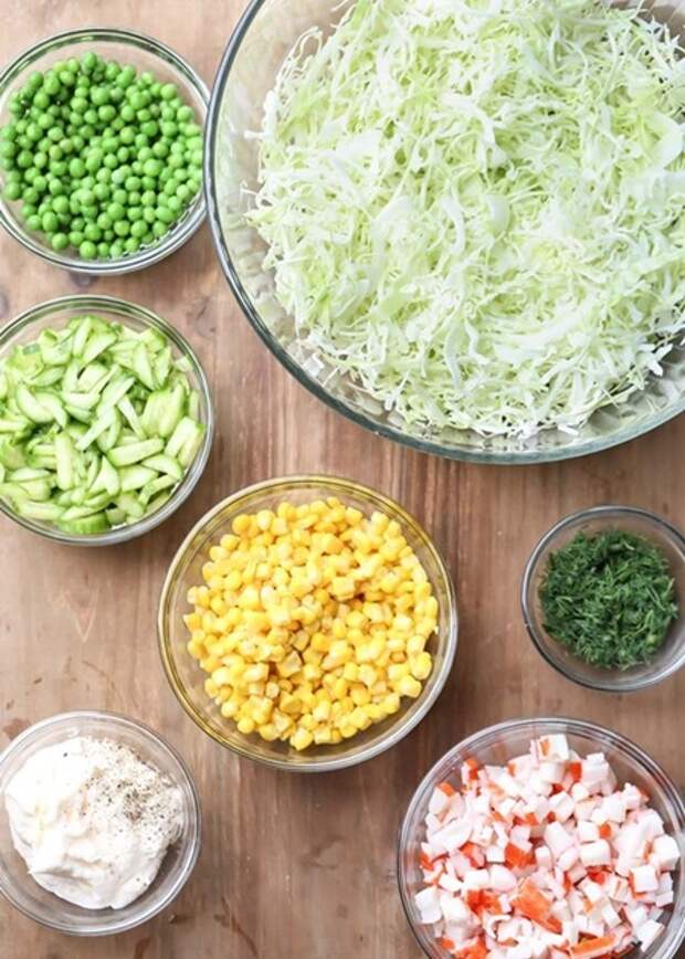 Вкусно и недорого: Топ-8 салатов на новогодний стол 2019 года - что должно быть на праздничном столе?