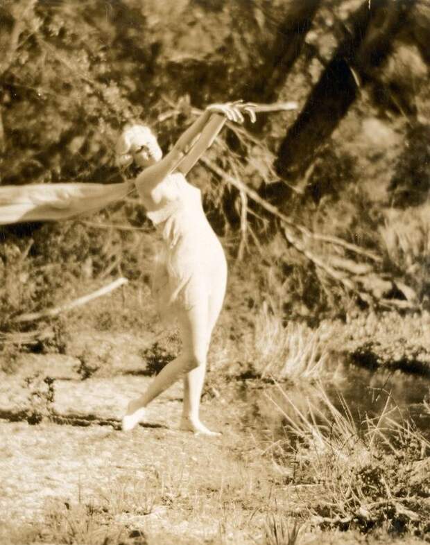 Jean Harlow Taken by Edwin Bower Hesser, 1929 (16).jpg Jean Harlow Taken by Edwin Bower Hesser, 1929 (16).jpg