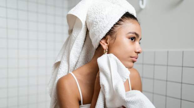 Почему не нужно насухо вытираться полотенцем сразу после душа