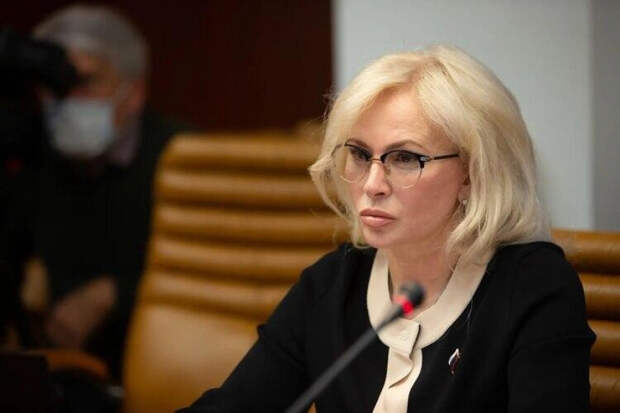 Сенатор посоветовала Киеву оставить политические игры для борьбы с COVID-19