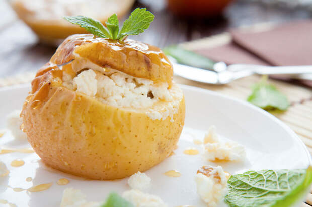 Запеченные яблоки с творогом в духовке (Oven baked apples with cottage cheese)