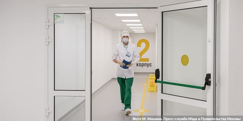 Анастасия Ракова вручила награды московским врачам за борьбу с COVID-19